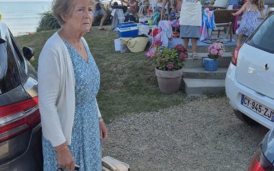 Ti ha deriso chiamandoti “Vecchia sanguisuga” e ti ha buttato fuori dalla tua stessa casa al mare davanti a tutta la sua famiglia… così hai sorriso, hai detto “Va bene, cara” e hai usato una sola firma per distruggere il piano che lei non sapeva che avevi già previsto.