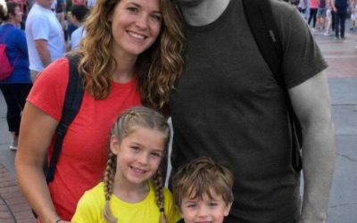 Mio marito è morto in un incidente d’auto, ma un mese dopo il suo funerale, il suo capo mi ha chiamato e mi ha detto: “Ti ha lasciato un fascicolo. Dovevi vederlo prima che lo facessero le autorità”.